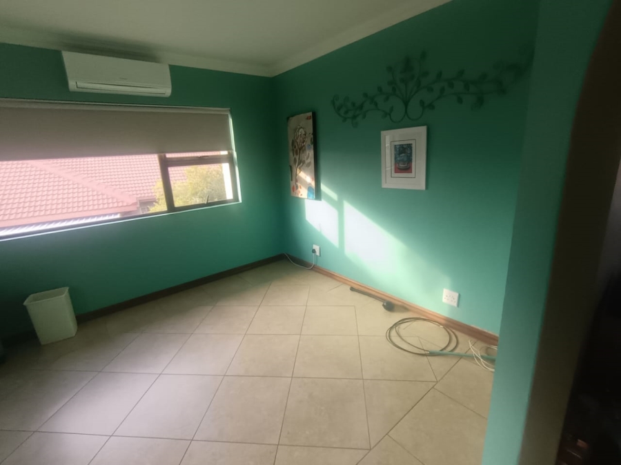 4 Bedroom Property for Sale in Roylglen Gardens Northern Cape